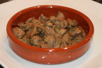 Champiñones al ajillo